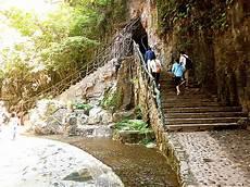 擎天柱跟水帘洞什么意思